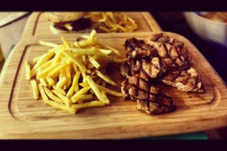 Daily Dana Burger Steak Bulgurlu Istanbul